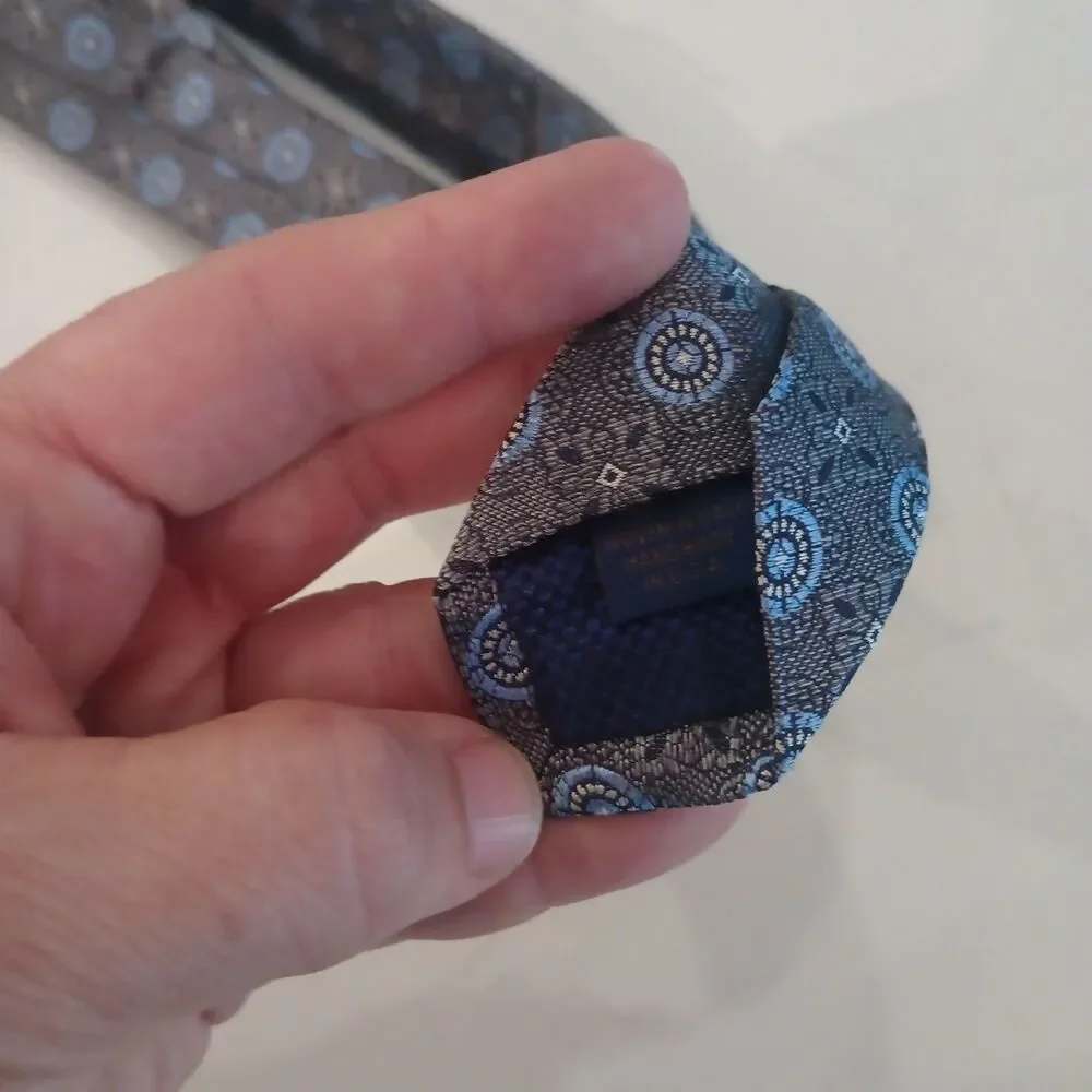 David Donahue Men’s Silk Necktie USA Gray Blue White Geometric 3.3 X 60
